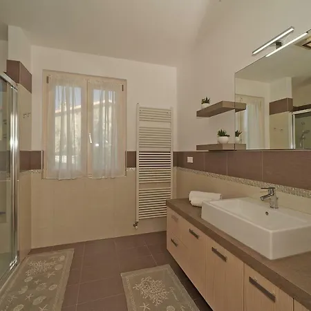 Serraglie Con Piscina Privata Raffa