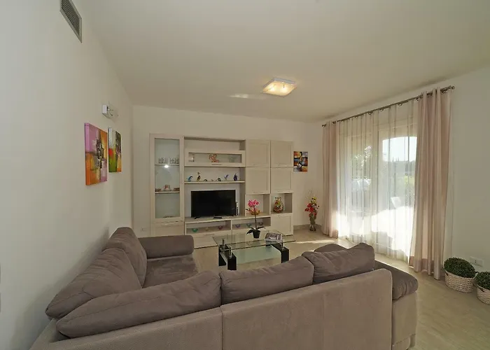 Serraglie Con Piscina Privata Βίλα