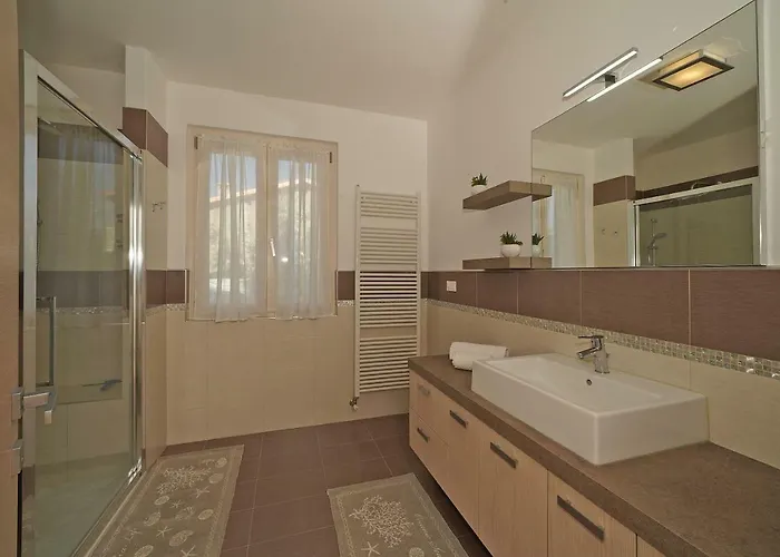 Serraglie Con Piscina Privata Raffa
